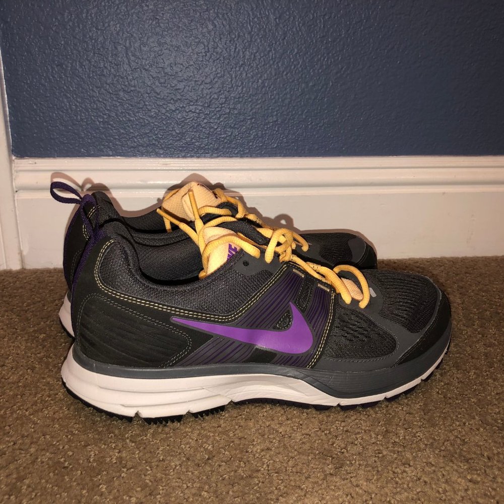 NIKE women's trail running shoe